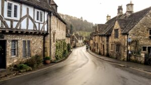 Go Cotswolds Bath Market and Castle Combe Christmas Tour